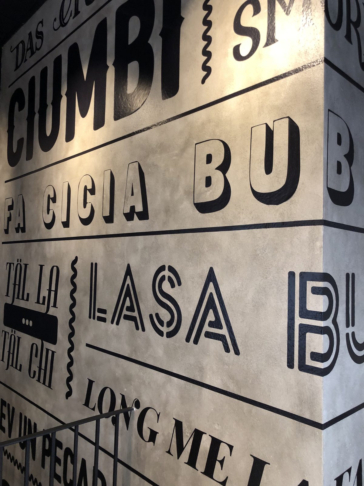 Il muro delle parole pavesi nel locale